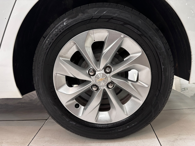 Foto do veículo CHEVROLET ONIX 1.0 TURBO FLEX PLUS LT MANUAL 2023 64.500 KM 65.777,00