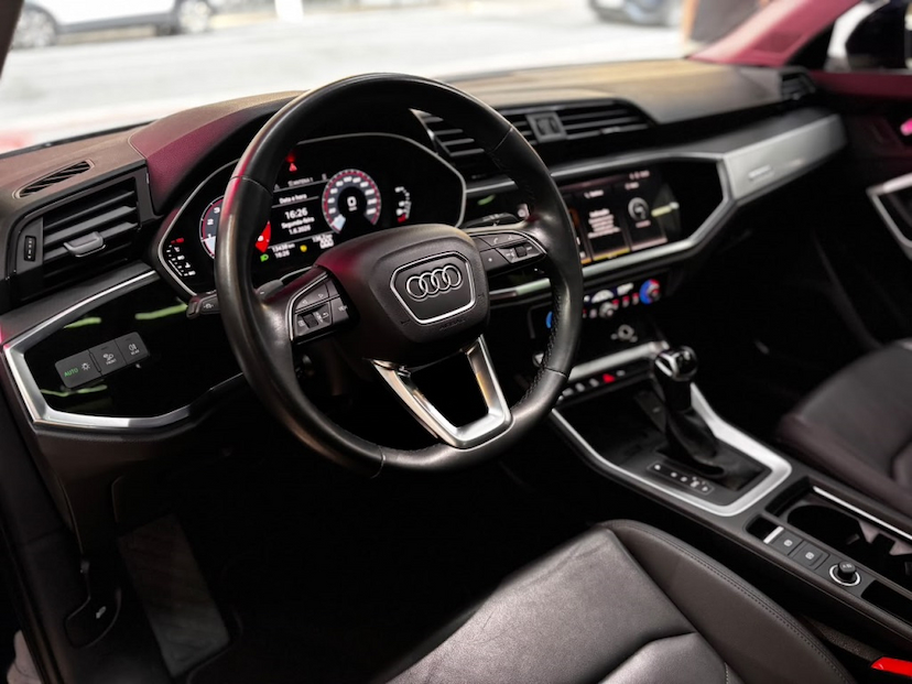 Foto do veículo AUDI Q3 2.0 40 TFSI GASOLINA PERFORMANCE QUATTRO TIPTRONIC 2023 13.438 KM 217.777,00