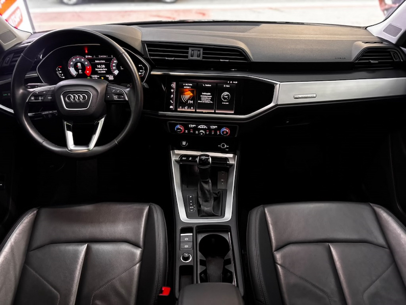 Foto do veículo AUDI Q3 2.0 40 TFSI GASOLINA PERFORMANCE QUATTRO TIPTRONIC 2023 13.438 KM 217.777,00