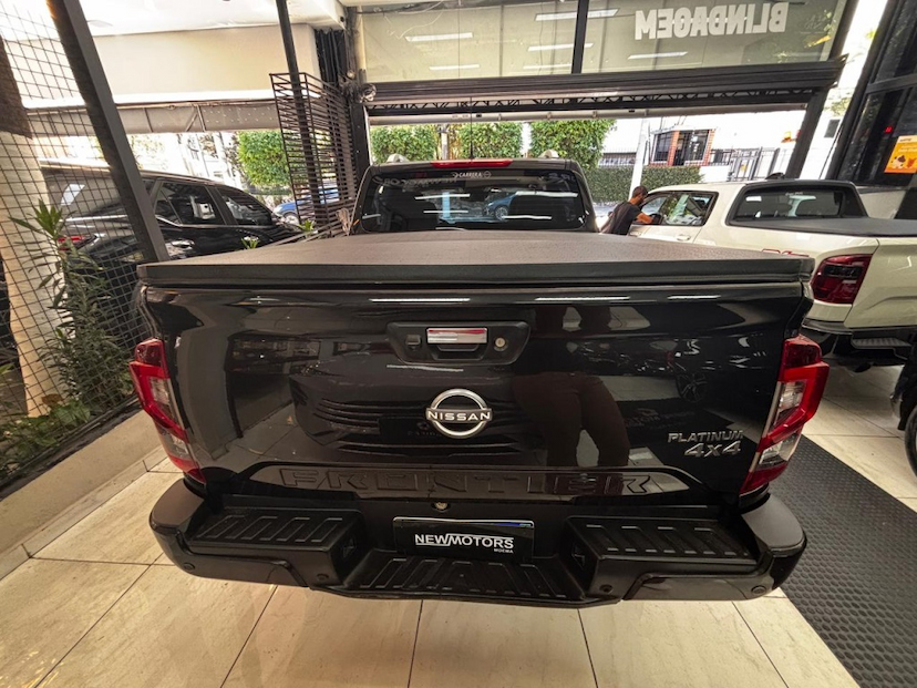 Foto do veículo NISSAN FRONTIER 2.3 16V TURBO DIESEL PLATINUM CD 4X4 AUTOMÁTICO 2024 55.998 KM 191.777,00