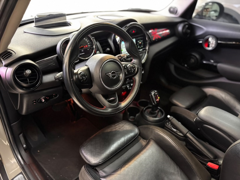 Foto do veículo MINI COOPER 2.0 16V TWINPOWER GASOLINA S 4P STEPTRONIC 2019 65.093 KM 124.777,00