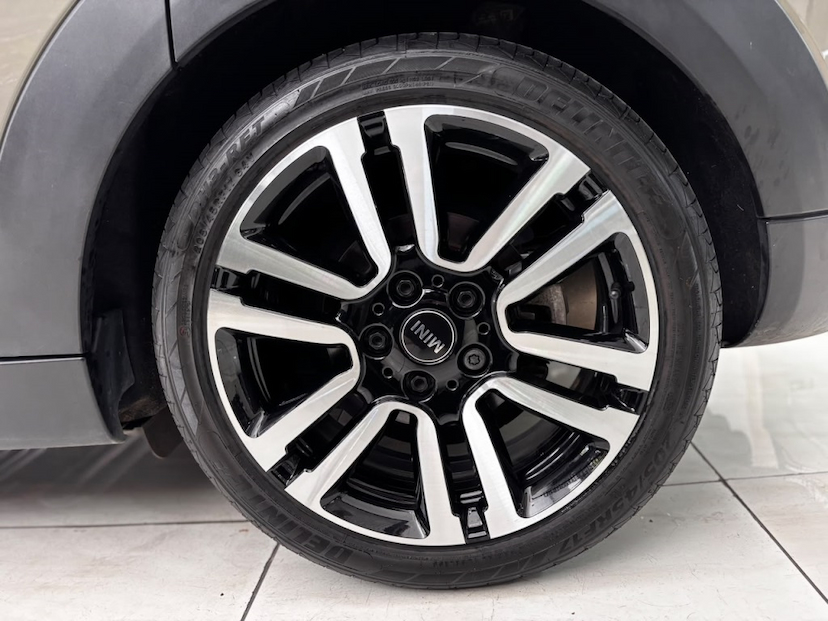 Foto do veículo MINI COOPER 2.0 16V TWINPOWER GASOLINA S 4P STEPTRONIC 2019 65.093 KM 124.777,00