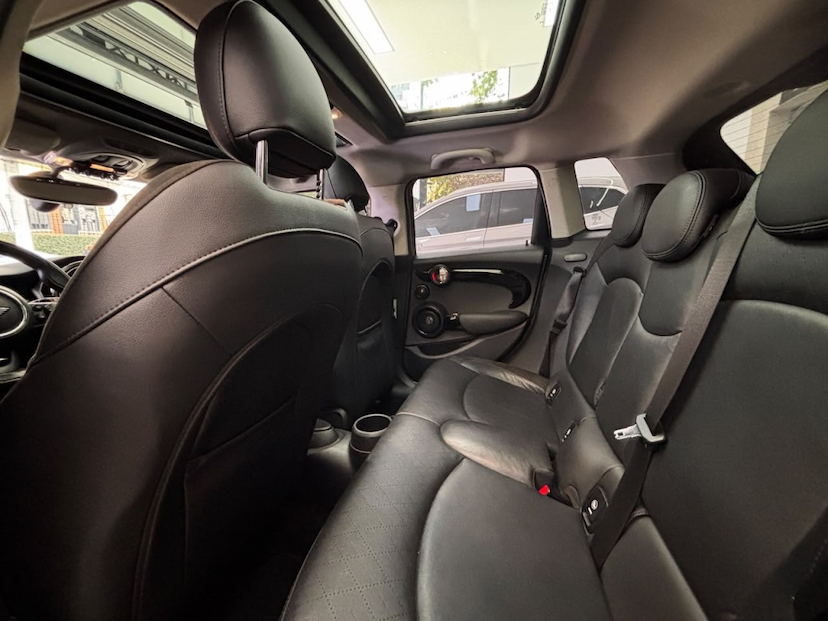 Foto do veículo MINI COOPER 2.0 16V TWINPOWER GASOLINA S 4P STEPTRONIC 2019 65.093 KM 124.777,00