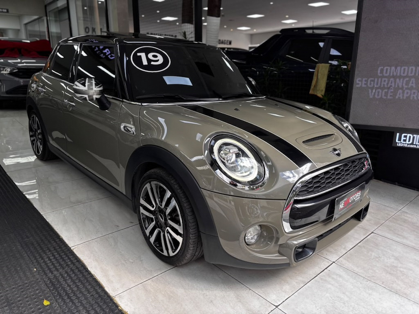 Foto do veículo MINI COOPER 2.0 16V TWINPOWER GASOLINA S 4P STEPTRONIC 2019 65.093 KM 124.777,00