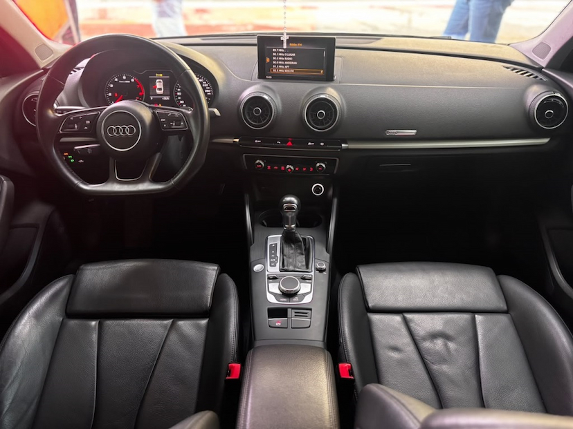 Foto do veículo AUDI A3 1.4 TFSI FLEX SEDAN PRESTIGE PLUS TIPTRONIC 2020 63.008 KM 124.777,00