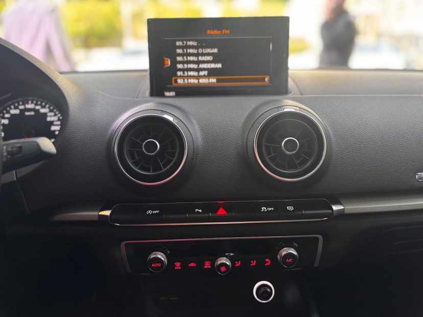 Foto do veículo AUDI A3 1.4 TFSI FLEX SEDAN PRESTIGE PLUS TIPTRONIC 2020 63.008 KM 124.777,00