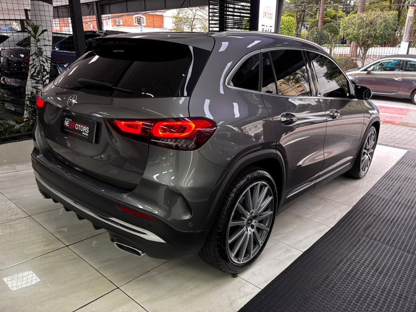 Foto do veículo MERCEDES-BENZ GLA 200 1.3 GCI GASOLINA AMG LINE 7G-DCT 2023 25.961 KM 242.777,00