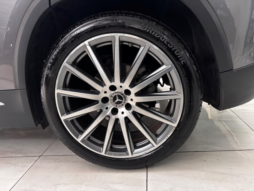 Foto do veículo MERCEDES-BENZ GLA 200 1.3 GCI GASOLINA AMG LINE 7G-DCT 2023 25.961 KM 242.777,00