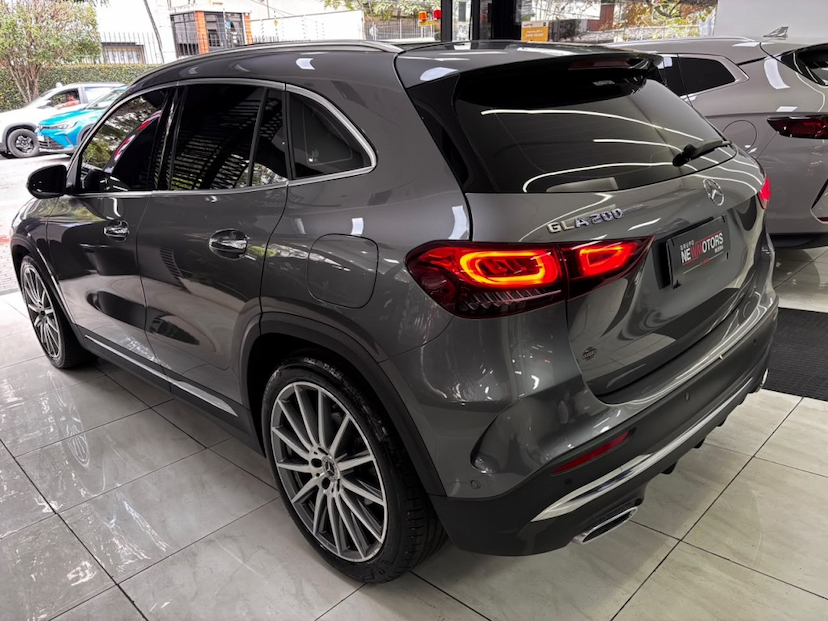Foto do veículo MERCEDES-BENZ GLA 200 1.3 GCI GASOLINA AMG LINE 7G-DCT 2023 25.961 KM 242.777,00