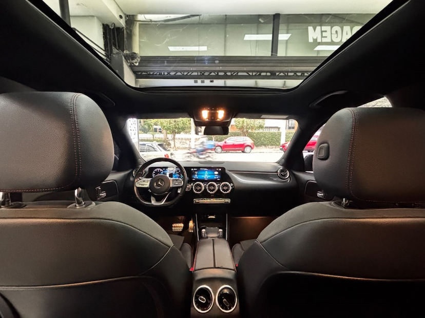 Foto do veículo MERCEDES-BENZ GLA 200 1.3 GCI GASOLINA AMG LINE 7G-DCT 2023 25.961 KM 242.777,00