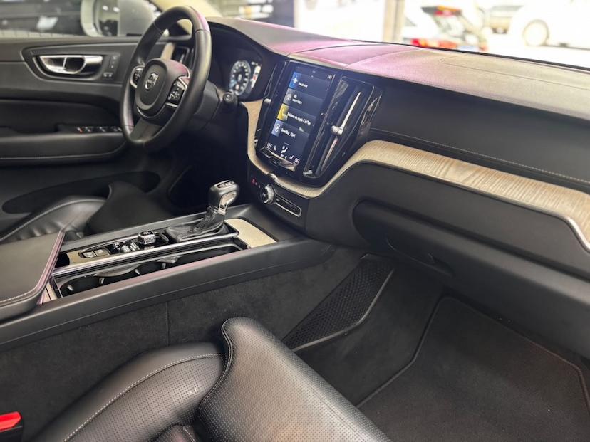 Foto do veículo VOLVO XC60 2.0 T5 GASOLINA INSCRIPTION AWD GEARTRONIC 2019 82.949 KM 158.777,00