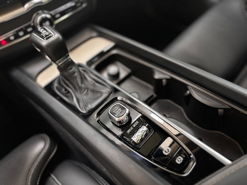 Foto do veículo VOLVO XC60 2.0 T5 GASOLINA INSCRIPTION AWD GEARTRONIC 2019 82.949 KM 158.777,00