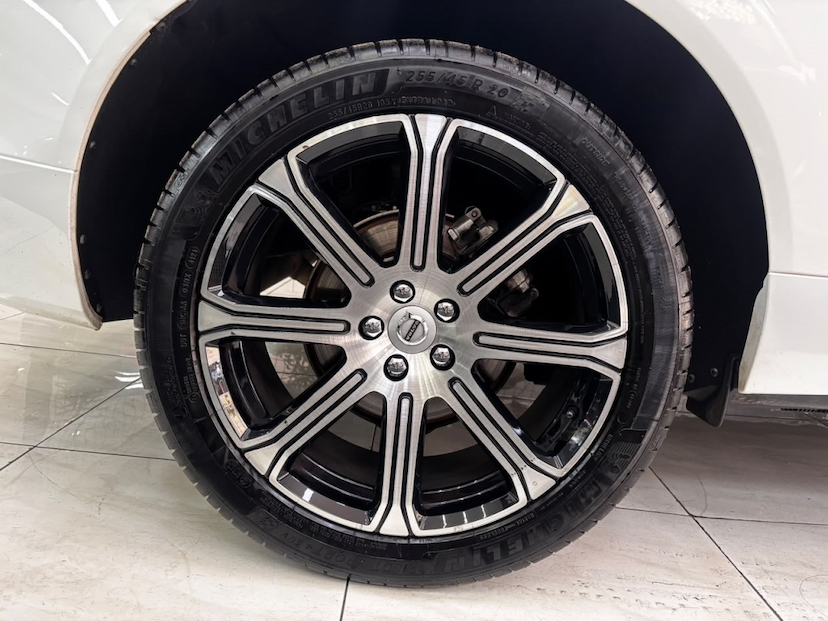 Foto do veículo VOLVO XC60 2.0 T5 GASOLINA INSCRIPTION AWD GEARTRONIC 2019 82.949 KM 158.777,00