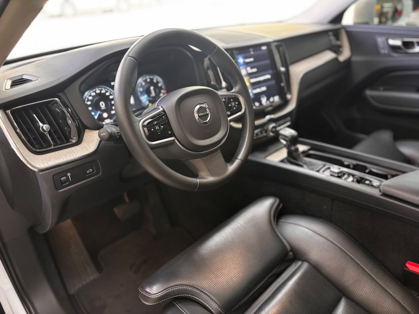 Foto do veículo VOLVO XC60 2.0 T5 GASOLINA INSCRIPTION AWD GEARTRONIC 2019 82.949 KM 158.777,00