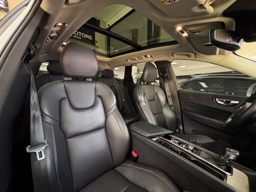 Foto do veículo VOLVO XC60 2.0 T5 GASOLINA INSCRIPTION AWD GEARTRONIC 2019 82.949 KM 158.777,00