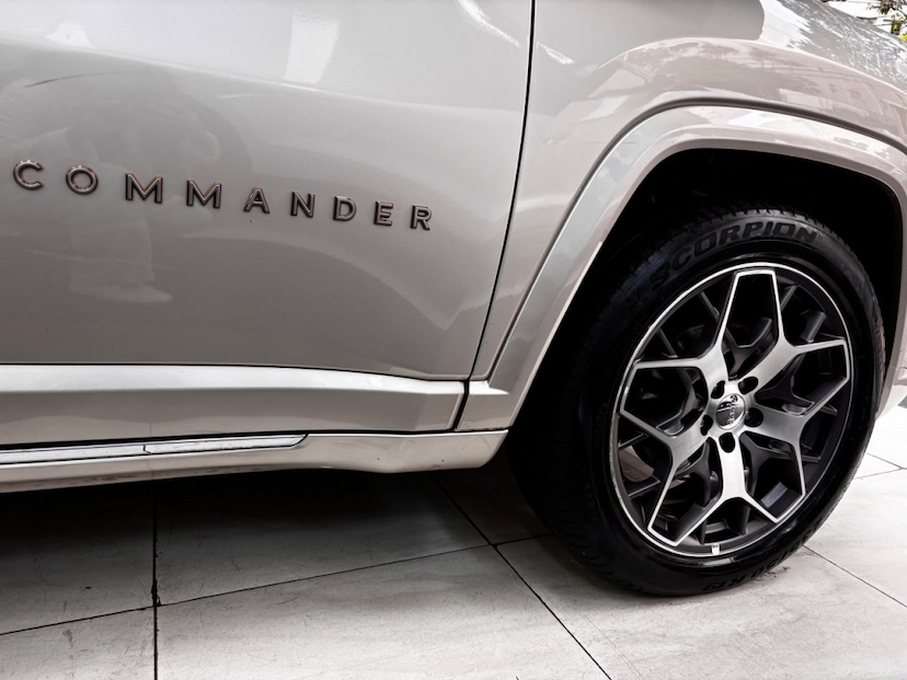 Foto do veículo JEEP COMMANDER 2.0 TD380 TURBO DIESEL OVERLAND AT9 2022 39.200 KM 174.777,00