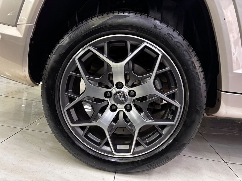Foto do veículo JEEP COMMANDER 2.0 TD380 TURBO DIESEL OVERLAND AT9 2022 39.200 KM 174.777,00