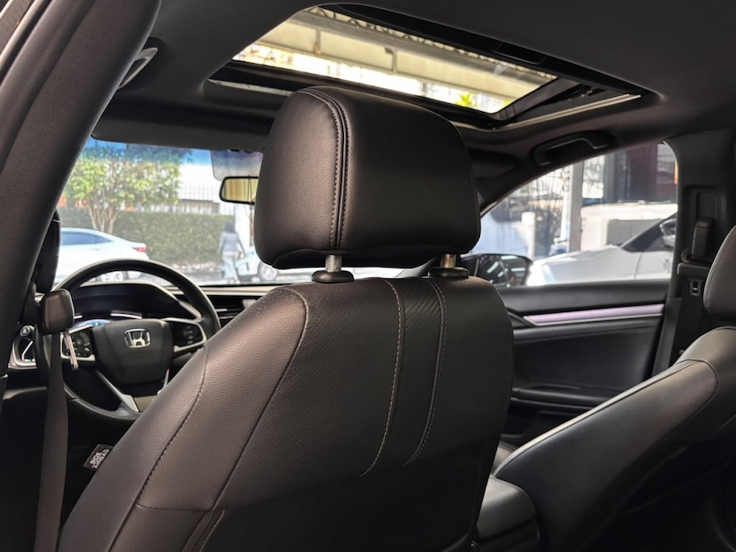 Foto do veículo HONDA CIVIC 1.5 16V TURBO GASOLINA TOURING 4P CVT 2019 78.061 KM 121.990,00