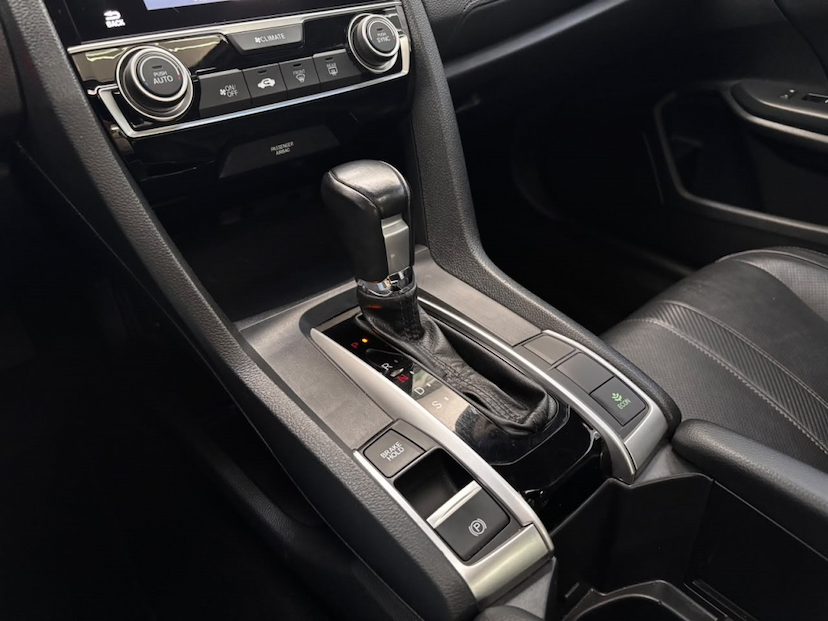 Foto do veículo HONDA CIVIC 1.5 16V TURBO GASOLINA TOURING 4P CVT 2019 78.061 KM 121.990,00
