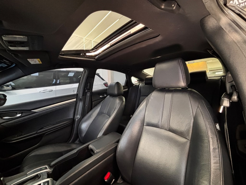 Foto do veículo HONDA CIVIC 1.5 16V TURBO GASOLINA TOURING 4P CVT 2019 78.061 KM 121.990,00