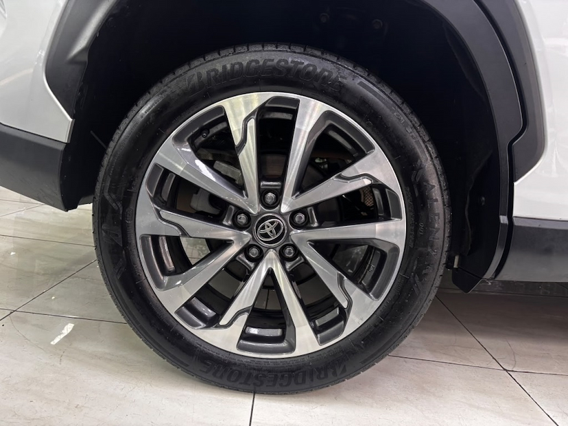 Foto do veículo TOYOTA COROLLA CROSS 1.8 VVT-I HYBRID FLEX XRV CVT 2024 50.790 KM 209.777,00