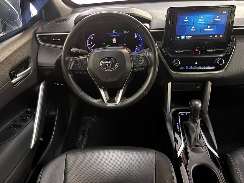 Foto do veículo TOYOTA COROLLA CROSS 1.8 VVT-I HYBRID FLEX XRV CVT 2024 50.790 KM 209.777,00