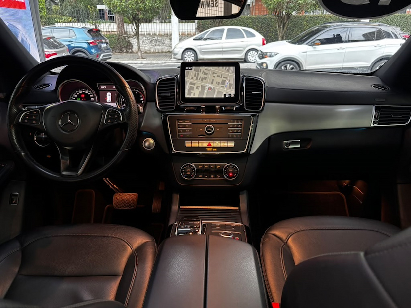 Foto do veículo MERCEDES-BENZ GLE 400 3.0 V6 GASOLINA HIGHWAY COUPÉ 4MATIC 9G-TRONIC 2019 45.942 KM 299.777,00