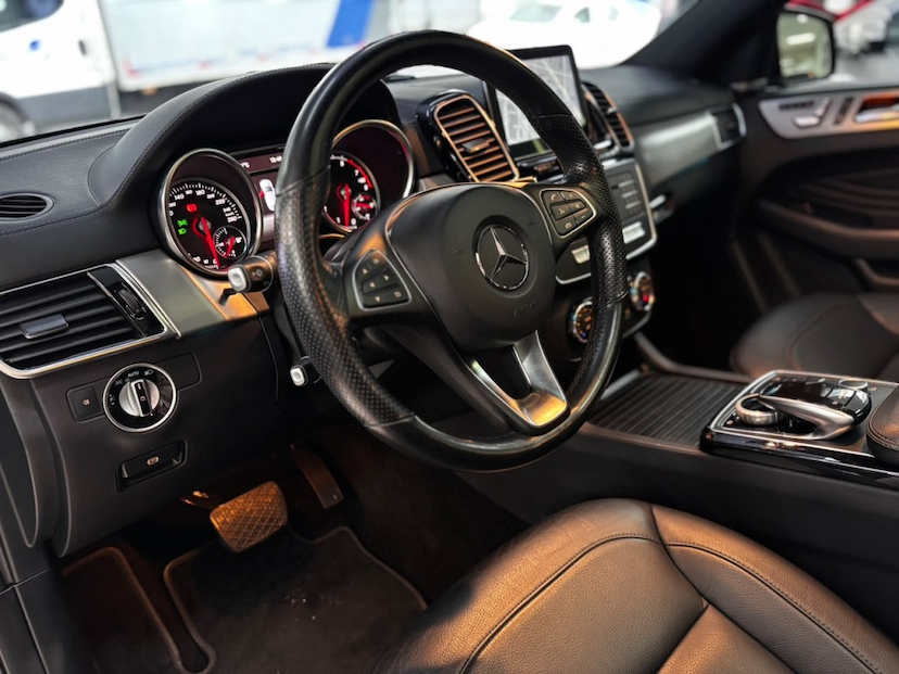 Foto do veículo MERCEDES-BENZ GLE 400 3.0 V6 GASOLINA HIGHWAY COUPÉ 4MATIC 9G-TRONIC 2019 45.942 KM 299.777,00
