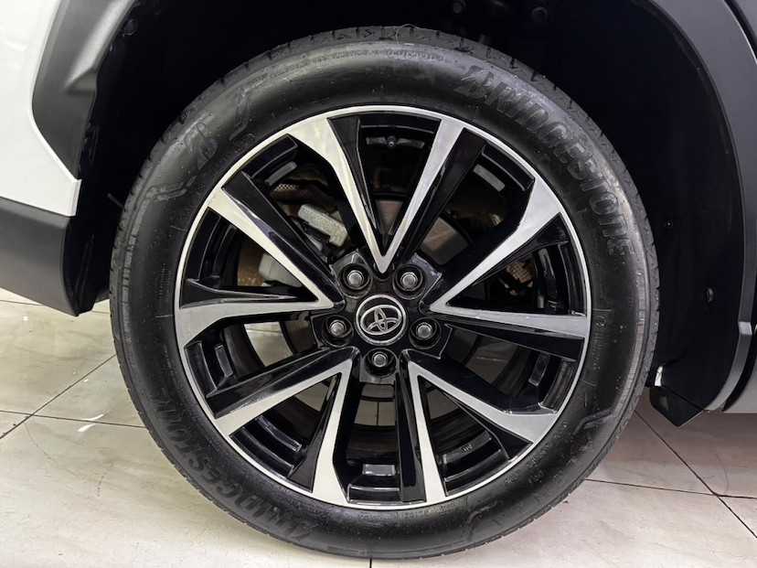 Foto do veículo TOYOTA COROLLA CROSS 1.8 VVT-I HYBRID FLEX XRX CVT 2023 23.381 KM 229.777,00