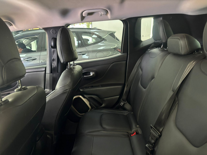 Foto do veículo JEEP RENEGADE 1.8 16V FLEX LIMITED 4P AUTOMÁTICO 2017 49.236 KM 74.777,00