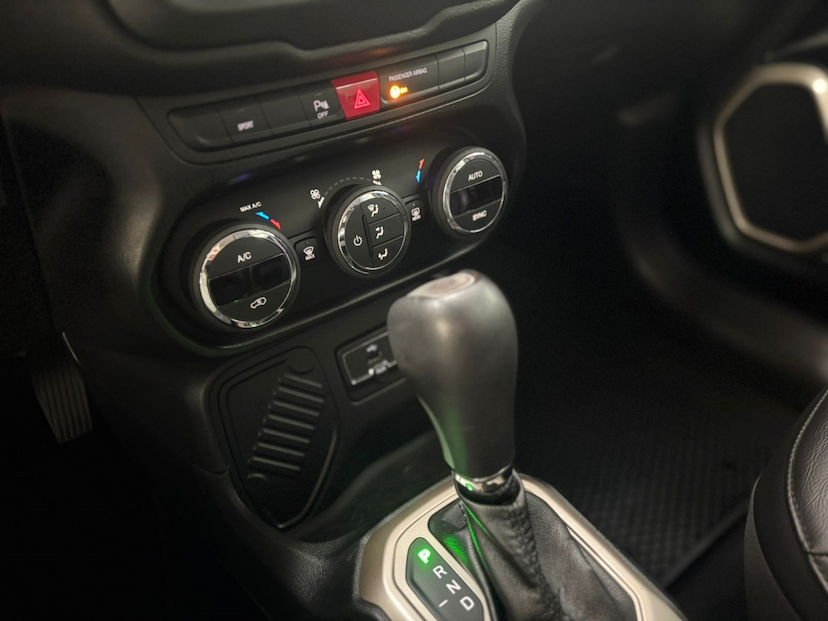 Foto do veículo JEEP RENEGADE 1.8 16V FLEX LIMITED 4P AUTOMÁTICO 2017 49.236 KM 74.777,00