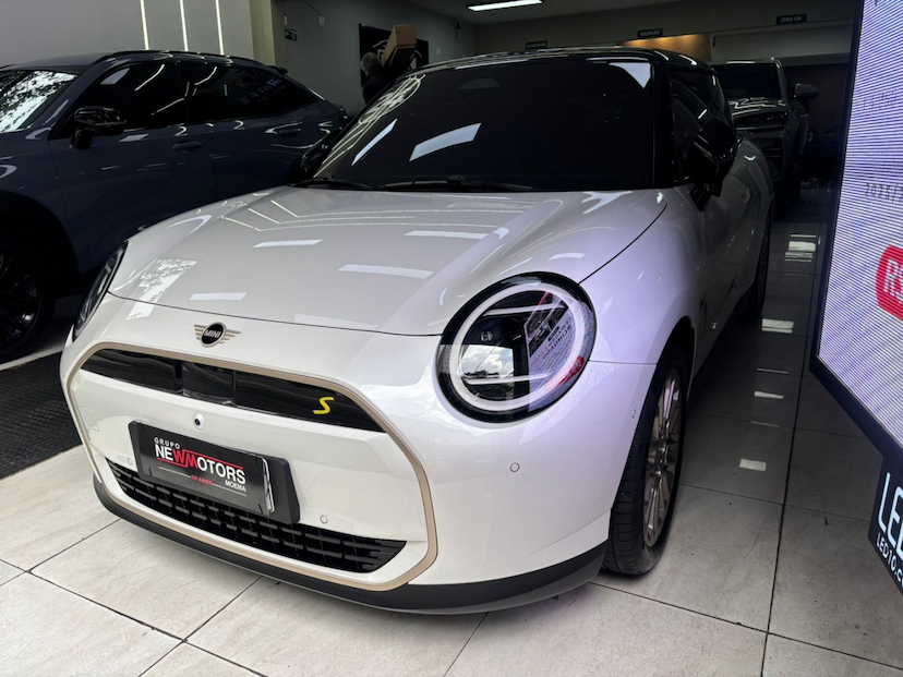 Foto do veículo MINI COOPER SE TOP 2P ELÉTRICO 2024 1.835 KM 215.777,00