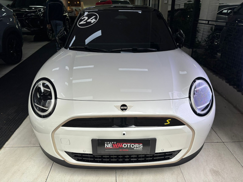 Foto do veículo MINI COOPER SE TOP 2P ELÉTRICO 2024 1.835 KM 215.777,00
