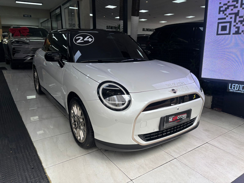Foto do veículo MINI COOPER SE TOP 2P ELÉTRICO 2024 1.835 KM 215.777,00