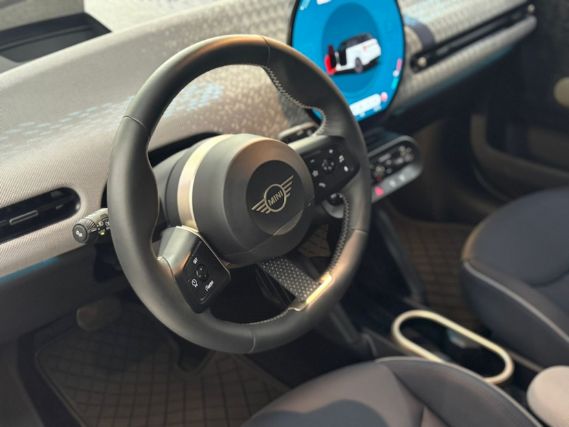 Foto do veículo MINI COOPER SE TOP 2P ELÉTRICO 2024 1.835 KM 215.777,00