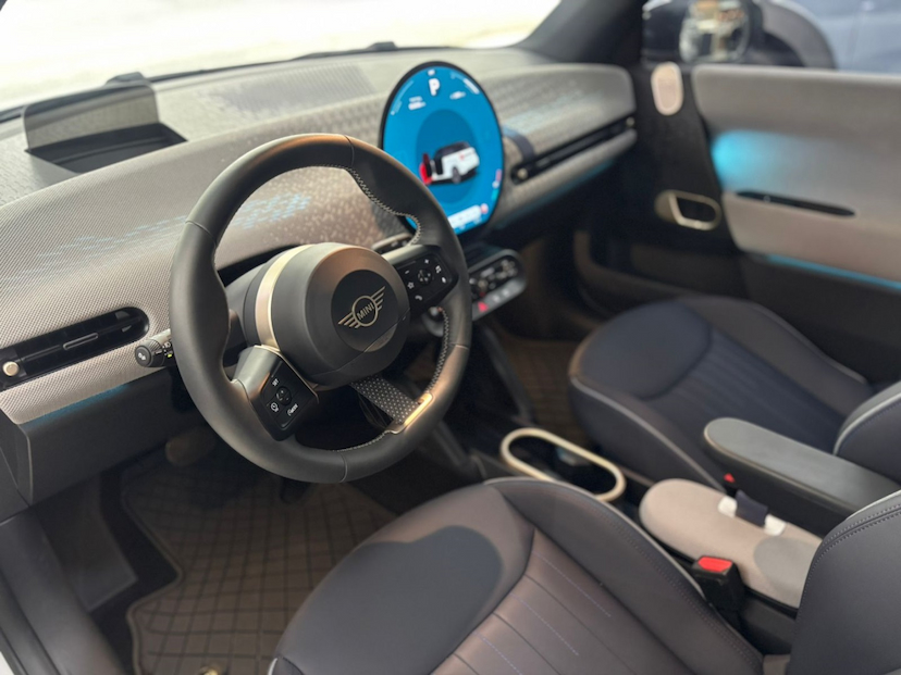 Foto do veículo MINI COOPER SE TOP 2P ELÉTRICO 2024 1.835 KM 215.777,00