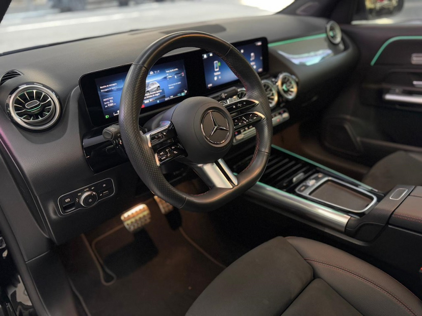 Foto do veículo MERCEDES-BENZ GLA 200 1.3 MHEV AMG LINE 7G-DCT 2024 27.531 KM 275.777,00