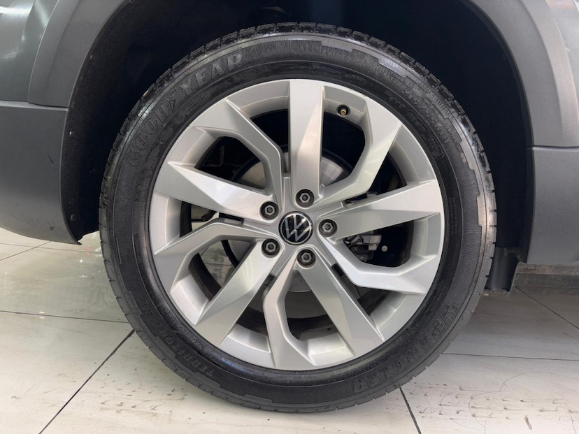 Foto do veículo VOLKSWAGEN TAOS 1.4 250 TSI TOTAL FLEX COMFORTLINE AUTOMÁTICO 2022 47.558 KM 119.777,00