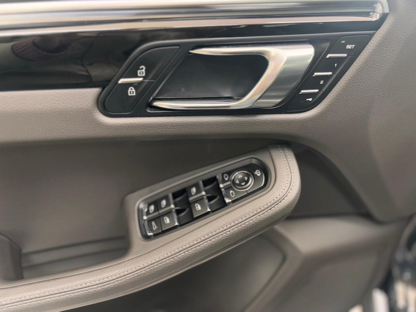 Foto do veículo PORSCHE MACAN 2.9 V6 BITURBO GASOLINA S PDK 2023 11.103 KM 489.777,00
