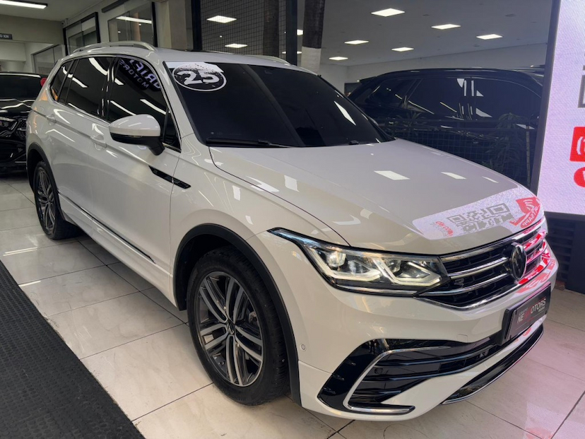 Foto do veículo VOLKSWAGEN TIGUAN 2.0 300 TSI GASOLINA ALLSPACE R-LINE AUTOMÁTICO 2025 15.867 KM 242.777,00