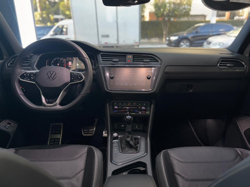 Foto do veículo VOLKSWAGEN TIGUAN 2.0 300 TSI GASOLINA ALLSPACE R-LINE AUTOMÁTICO 2025 15.867 KM 242.777,00