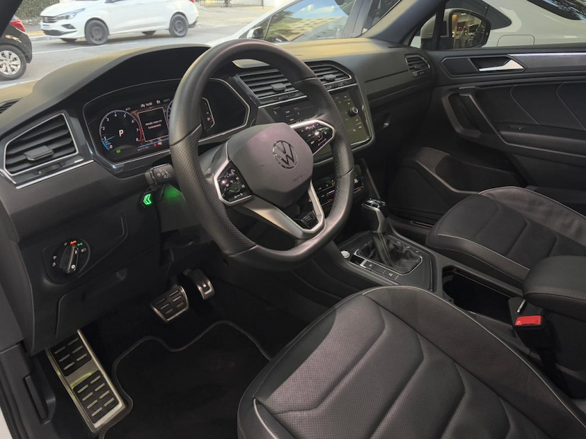Foto do veículo VOLKSWAGEN TIGUAN 2.0 300 TSI GASOLINA ALLSPACE R-LINE AUTOMÁTICO 2025 15.867 KM 242.777,00
