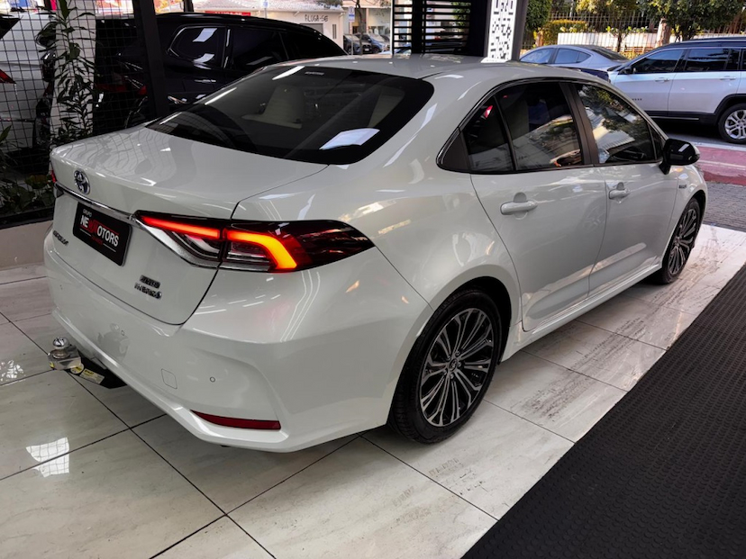 Foto do veículo TOYOTA COROLLA 1.8 VVT-I HYBRID FLEX ALTIS PREMIUM CVT 2023 44.434 KM 178.777,00