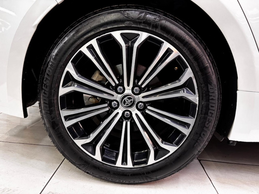 Foto do veículo TOYOTA COROLLA 1.8 VVT-I HYBRID FLEX ALTIS PREMIUM CVT 2023 44.434 KM 178.777,00