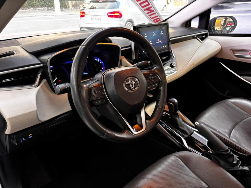 Foto do veículo TOYOTA COROLLA 1.8 VVT-I HYBRID FLEX ALTIS PREMIUM CVT 2023 44.434 KM 178.777,00