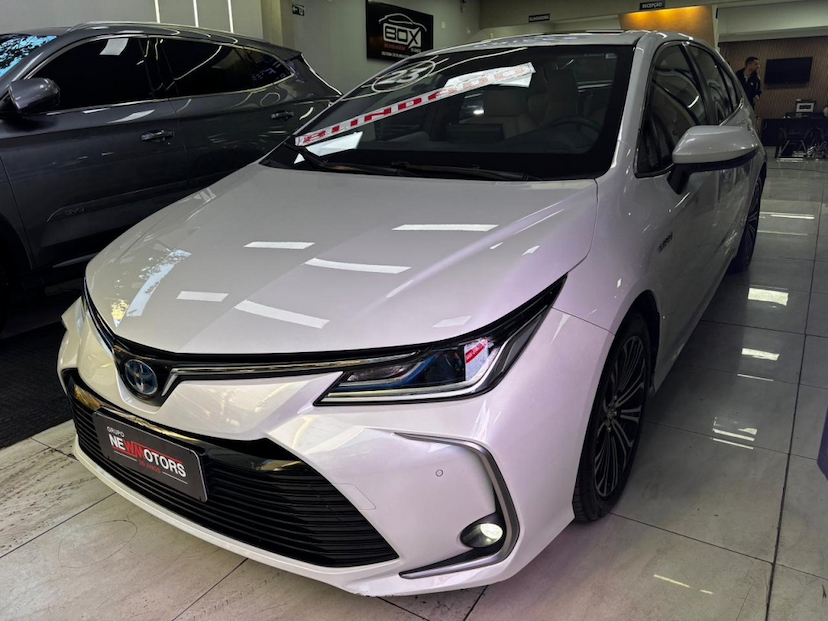 Foto do veículo TOYOTA COROLLA 1.8 VVT-I HYBRID FLEX ALTIS PREMIUM CVT 2023 44.434 KM 178.777,00