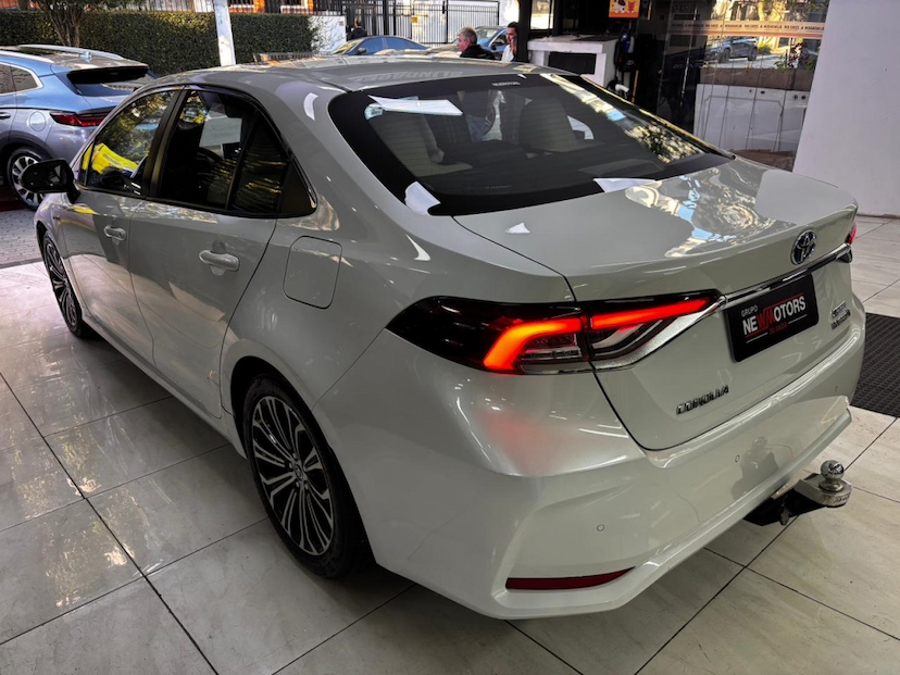 Foto do veículo TOYOTA COROLLA 1.8 VVT-I HYBRID FLEX ALTIS PREMIUM CVT 2023 44.434 KM 178.777,00