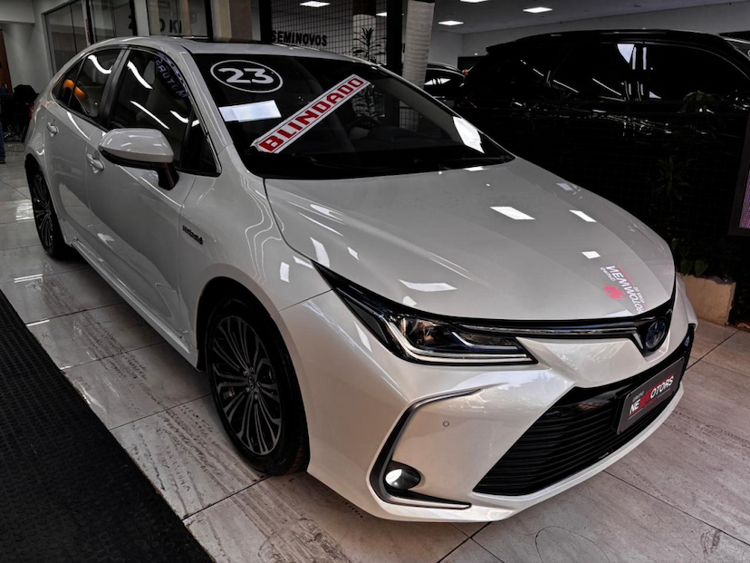 Foto do veículo TOYOTA COROLLA 1.8 VVT-I HYBRID FLEX ALTIS PREMIUM CVT 2023 44.434 KM 178.777,00