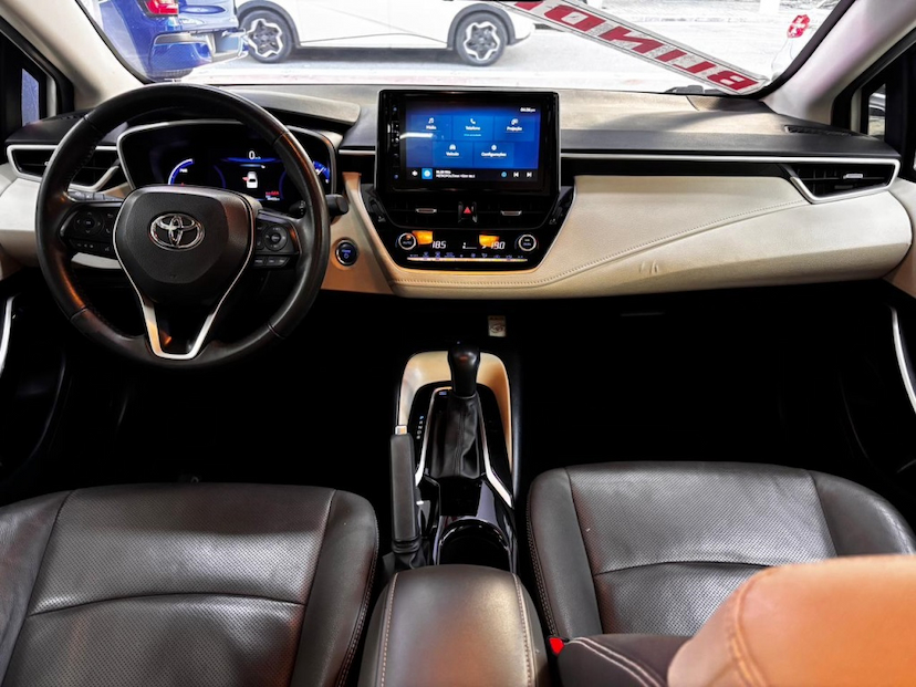Foto do veículo TOYOTA COROLLA 1.8 VVT-I HYBRID FLEX ALTIS PREMIUM CVT 2023 44.434 KM 178.777,00