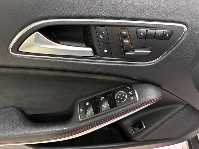 Foto do veículo MERCEDES-BENZ GLA 250 2.0 16V TURBO GASOLINA SPORT 4P AUTOMÁTICO 2017 90.162 KM 135.777,00